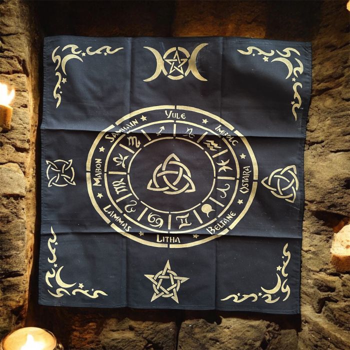 Yıl Çarkı Altar ve Kehanet Örtüsü