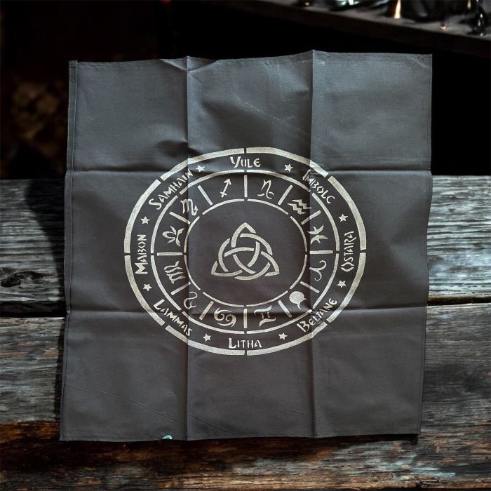 Yıl Çarkı Altar ve Kehanet Örtüsü